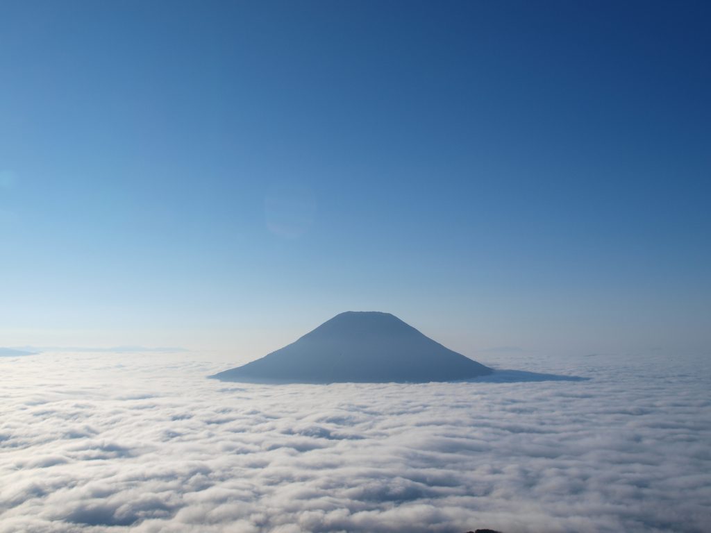 雲海羊蹄山